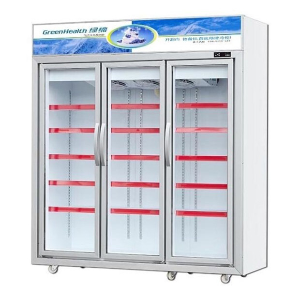 Supermarché / magasin avec trois portes vitrées équipées de réfrigérateurs à écran de congélation unitaire