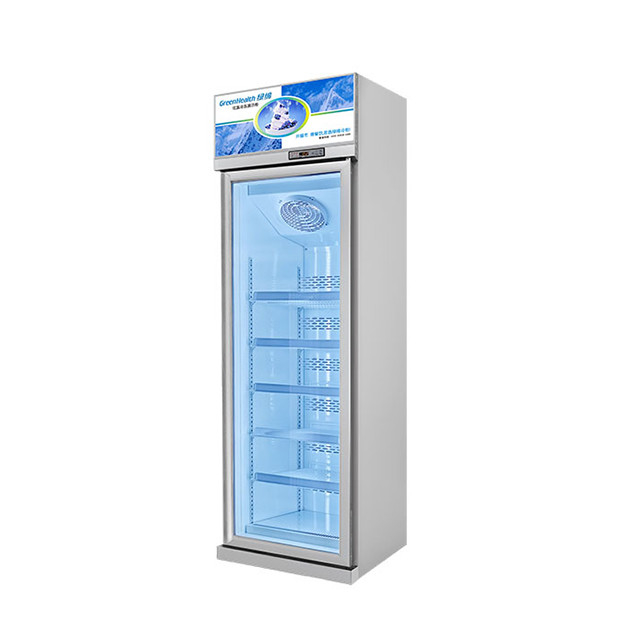 Supermarché / magasin commercial avec une porte en verre équipé de réfrigérateurs de congélation