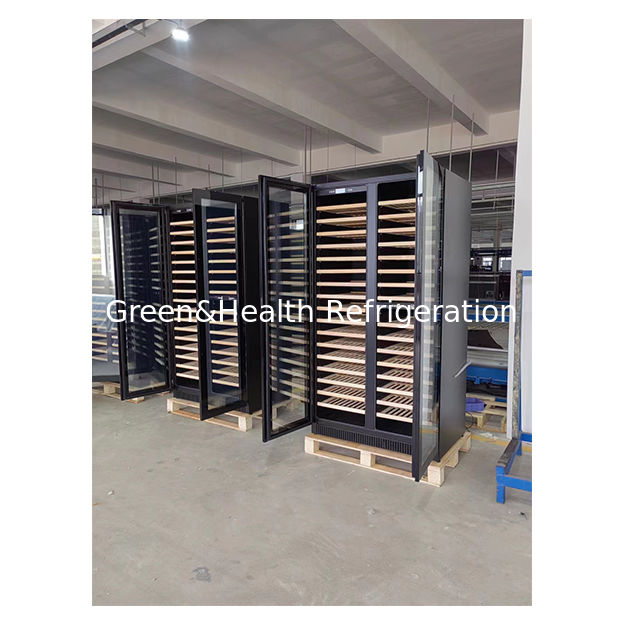 Certificat ETL 68 Bouteilles Deux portes en verre Deux zones de température indépendantes Étagères en bois de chêne Réservoir de vin rouge réfrigérateur congélateur