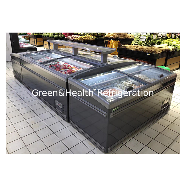 Les supermarchés utilisent des meubles frigorifiques îlots pour le stockage des aliments surgelés à basse température.