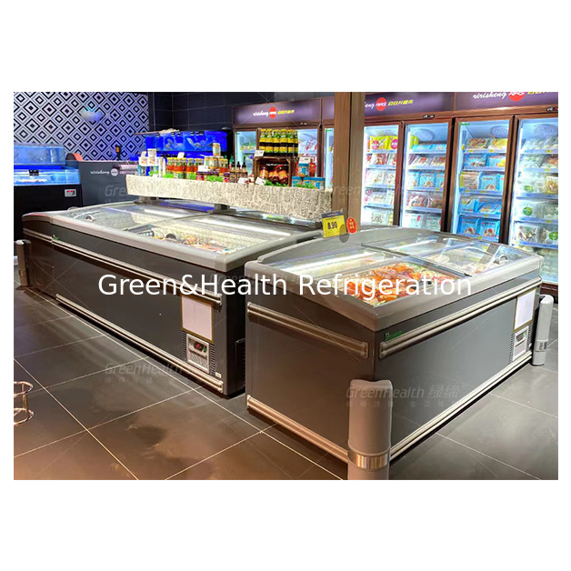 Les supermarchés utilisent des meubles frigorifiques îlots pour le stockage des aliments surgelés à basse température.