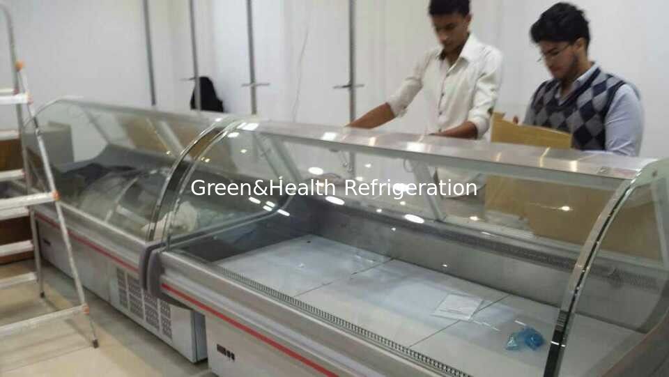 Réfrigérateur commercial à vitrine de charcuterie avec compresseur Danfoss de refroidissement par ventilateur et conception en verre incurvé